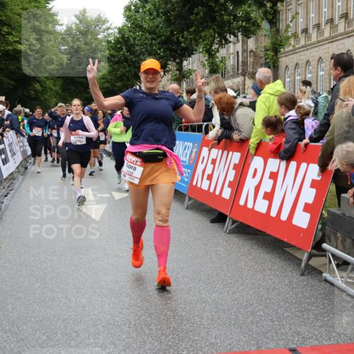 14.06.2026 - REWE Women's Run Strokosch-Dieckow http://msf.ph/oto/9785150 14.06.2026 10:03:41 Ziel 10032, 10483, 10938, 10953, 10983, 11158 meine-sportfotos.de