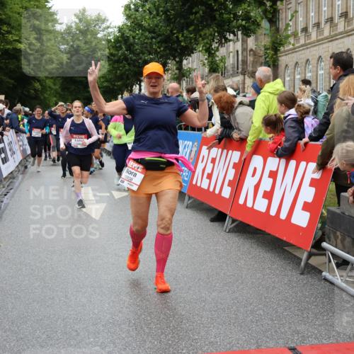 14.06.2026 - REWE Women's Run Strokosch-Dieckow http://msf.ph/oto/9785155 14.06.2026 10:03:41 Ziel 10032, 10483, 10938, 10953, 10983, 11158 meine-sportfotos.de