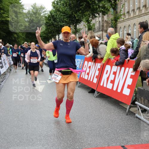 14.06.2026 - REWE Women's Run Strokosch-Dieckow http://msf.ph/oto/9785160 14.06.2026 10:03:42 Ziel 10032, 10268, 10483, 10528, 10529, 10938, 10953, 10983, 11158, 11243 meine-sportfotos.de