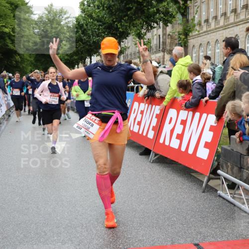 14.06.2026 - REWE Women's Run Strokosch-Dieckow http://msf.ph/oto/9785180 14.06.2026 10:03:42 Ziel 10032, 10268, 10483, 10528, 10529, 10938, 10953, 10983, 11158, 11243 meine-sportfotos.de