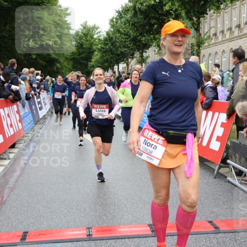 14.06.2026 - REWE Women's Run Strokosch-Dieckow http://msf.ph/oto/9785190 14.06.2026 10:03:43 Ziel 10032, 10268, 10483, 10528, 10529, 10750, 10938, 10953, 10983, 11158, 11243, 11397, 11531 meine-sportfotos.de