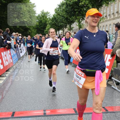 14.06.2026 - REWE Women's Run Strokosch-Dieckow http://msf.ph/oto/9785205 14.06.2026 10:03:43 Ziel 10032, 10268, 10483, 10528, 10529, 10750, 10938, 10953, 10983, 11158, 11243, 11397, 11531 meine-sportfotos.de