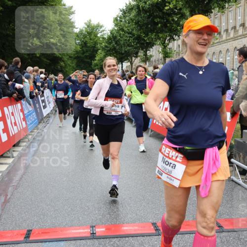 14.06.2026 - REWE Women's Run Strokosch-Dieckow http://msf.ph/oto/9785209 14.06.2026 10:03:43 Ziel 10032, 10268, 10483, 10528, 10529, 10750, 10938, 10953, 10983, 11158, 11243, 11397, 11531 meine-sportfotos.de