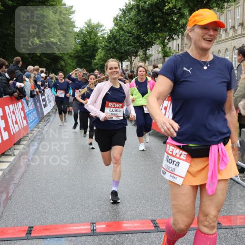 14.06.2026 - REWE Women's Run Strokosch-Dieckow http://msf.ph/oto/9785214 14.06.2026 10:03:43 Ziel 10032, 10268, 10483, 10528, 10529, 10750, 10938, 10953, 10983, 11158, 11243, 11397, 11531 meine-sportfotos.de