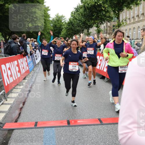 14.06.2026 - REWE Women's Run Strokosch-Dieckow http://msf.ph/oto/9785232 14.06.2026 10:03:45 Ziel 10268, 10375, 10483, 10528, 10529, 10683, 10724, 10750, 10898, 10938, 10953, 10983, 11158, 11243, 11288, 11377, 11397, 11531 meine-sportfotos.de