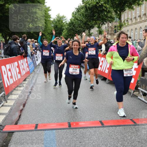 14.06.2026 - REWE Women's Run Strokosch-Dieckow http://msf.ph/oto/9785236 14.06.2026 10:03:45 Ziel 10268, 10375, 10483, 10528, 10529, 10683, 10724, 10750, 10898, 10938, 10953, 10983, 11158, 11243, 11288, 11377, 11397, 11531 meine-sportfotos.de