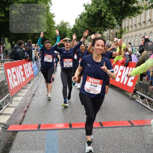 14.06.2026 - REWE Women's Run Strokosch-Dieckow http://msf.ph/oto/9785254 14.06.2026 10:03:45 Ziel 10268, 10375, 10483, 10528, 10529, 10683, 10724, 10750, 10898, 10938, 10953, 10983, 11158, 11243, 11288, 11377, 11397, 11531 meine-sportfotos.de