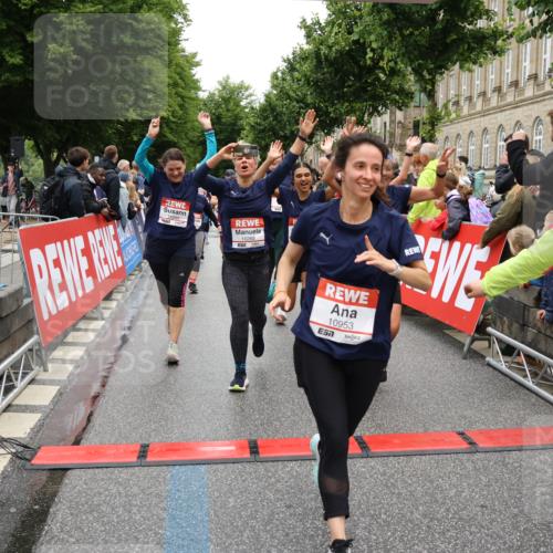 14.06.2026 - REWE Women's Run Strokosch-Dieckow http://msf.ph/oto/9785259 14.06.2026 10:03:45 Ziel 10268, 10375, 10483, 10528, 10529, 10683, 10724, 10750, 10898, 10938, 10953, 10983, 11158, 11243, 11288, 11377, 11397, 11531 meine-sportfotos.de