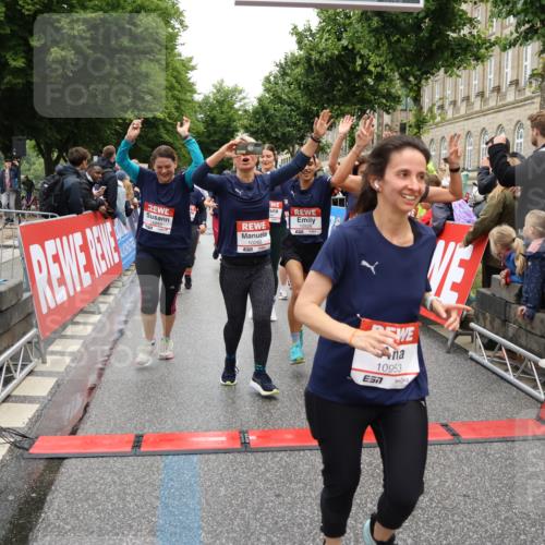 14.06.2026 - REWE Women's Run Strokosch-Dieckow http://msf.ph/oto/9785274 14.06.2026 10:03:46 Ziel 10268, 10375, 10483, 10528, 10529, 10683, 10724, 10750, 10898, 10938, 10953, 10983, 11115, 11158, 11243, 11288, 11310, 11377, 11397, 11531 meine-sportfotos.de