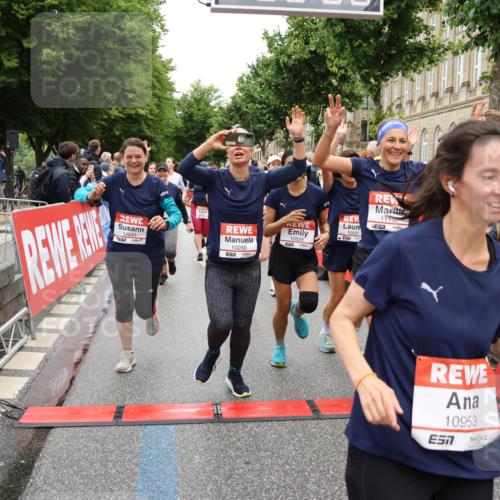 14.06.2026 - REWE Women's Run Strokosch-Dieckow http://msf.ph/oto/9785292 14.06.2026 10:03:46 Ziel 10268, 10375, 10483, 10528, 10529, 10683, 10724, 10750, 10898, 10938, 10953, 10983, 11115, 11158, 11243, 11288, 11310, 11377, 11397, 11531 meine-sportfotos.de
