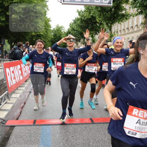 14.06.2026 - REWE Women's Run Strokosch-Dieckow http://msf.ph/oto/9785296 14.06.2026 10:03:46 Ziel 10268, 10375, 10483, 10528, 10529, 10683, 10724, 10750, 10898, 10938, 10953, 10983, 11115, 11158, 11243, 11288, 11310, 11377, 11397, 11531 meine-sportfotos.de