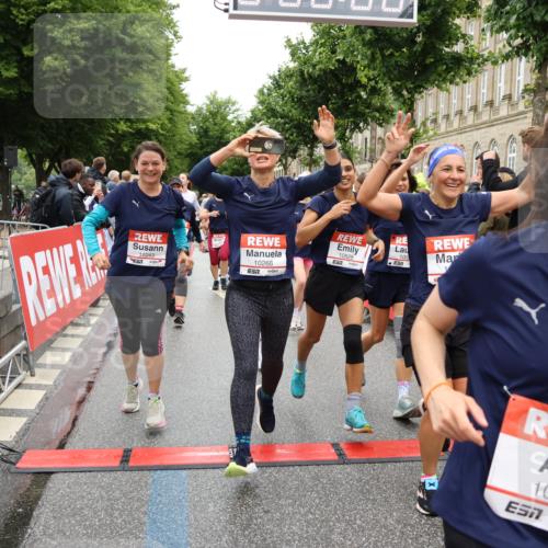 14.06.2026 - REWE Women's Run Strokosch-Dieckow http://msf.ph/oto/9785300 14.06.2026 10:03:46 Ziel 10268, 10375, 10483, 10528, 10529, 10683, 10724, 10750, 10898, 10938, 10953, 10983, 11115, 11158, 11243, 11288, 11310, 11377, 11397, 11531 meine-sportfotos.de