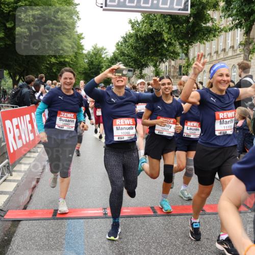 14.06.2026 - REWE Women's Run Strokosch-Dieckow http://msf.ph/oto/9785309 14.06.2026 10:03:46 Ziel 10268, 10375, 10483, 10528, 10529, 10683, 10724, 10750, 10898, 10938, 10953, 10983, 11115, 11158, 11243, 11288, 11310, 11377, 11397, 11531 meine-sportfotos.de