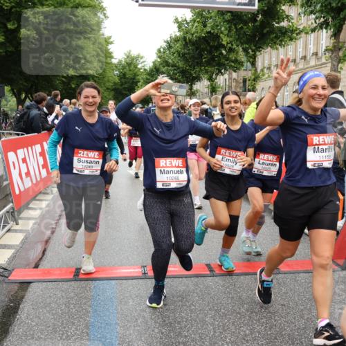 14.06.2026 - REWE Women's Run Strokosch-Dieckow http://msf.ph/oto/9785314 14.06.2026 10:03:46 Ziel 10268, 10375, 10483, 10528, 10529, 10683, 10724, 10750, 10898, 10938, 10953, 10983, 11115, 11158, 11243, 11288, 11310, 11377, 11397, 11531 meine-sportfotos.de