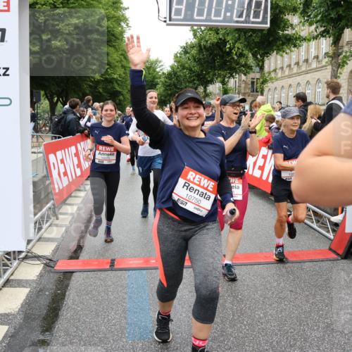 14.06.2026 - REWE Women's Run Strokosch-Dieckow http://msf.ph/oto/9785324 14.06.2026 10:03:48 Ziel 10017, 10268, 10375, 10483, 10528, 10529, 10551, 10683, 10724, 10750, 10898, 10931, 10938, 10953, 10983, 11115, 11158, 11243, 11288, 11310, 11377, 11397, 11531 meine-sportfotos.de