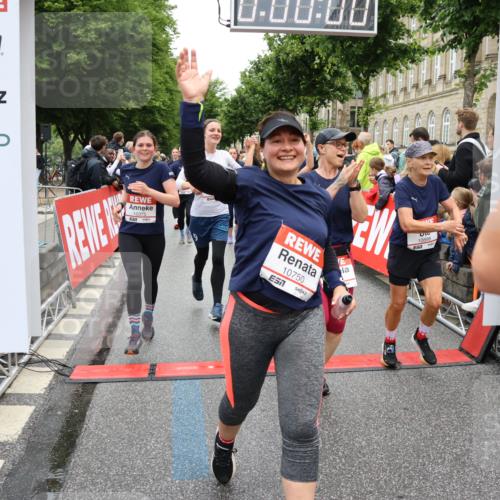 14.06.2026 - REWE Women's Run Strokosch-Dieckow http://msf.ph/oto/9785329 14.06.2026 10:03:48 Ziel 10017, 10268, 10375, 10483, 10528, 10529, 10551, 10683, 10724, 10750, 10898, 10931, 10938, 10953, 10983, 11115, 11158, 11243, 11288, 11310, 11377, 11397, 11531 meine-sportfotos.de