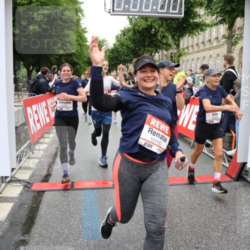 14.06.2026 - REWE Women's Run Strokosch-Dieckow http://msf.ph/oto/9785333 14.06.2026 10:03:48 Ziel 10017, 10268, 10375, 10483, 10528, 10529, 10551, 10683, 10724, 10750, 10898, 10931, 10938, 10953, 10983, 11115, 11158, 11243, 11288, 11310, 11377, 11397, 11531 meine-sportfotos.de