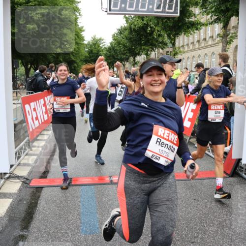 14.06.2026 - REWE Women's Run Strokosch-Dieckow http://msf.ph/oto/9785338 14.06.2026 10:03:48 Ziel 10017, 10268, 10375, 10483, 10528, 10529, 10551, 10683, 10724, 10750, 10898, 10931, 10938, 10953, 10983, 11115, 11158, 11243, 11288, 11310, 11377, 11397, 11531 meine-sportfotos.de