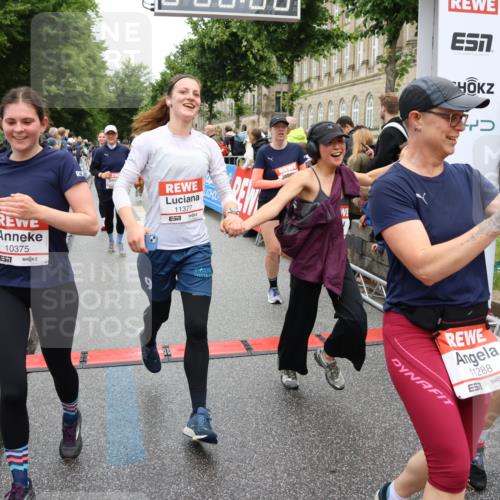14.06.2026 - REWE Women's Run Strokosch-Dieckow http://msf.ph/oto/9785351 14.06.2026 10:03:49 Ziel 10017, 10268, 10375, 10483, 10528, 10529, 10551, 10683, 10724, 10750, 10798, 10898, 10931, 10938, 10953, 10983, 11115, 11158, 11243, 11254, 11288, 11310, 11377, 11397, 11531 meine-sportfotos.de