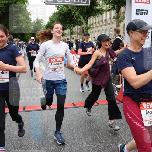 14.06.2026 - REWE Women's Run Strokosch-Dieckow http://msf.ph/oto/9785356 14.06.2026 10:03:49 Ziel 10017, 10268, 10375, 10483, 10528, 10529, 10551, 10683, 10724, 10750, 10798, 10898, 10931, 10938, 10953, 10983, 11115, 11158, 11243, 11254, 11288, 11310, 11377, 11397, 11531 meine-sportfotos.de