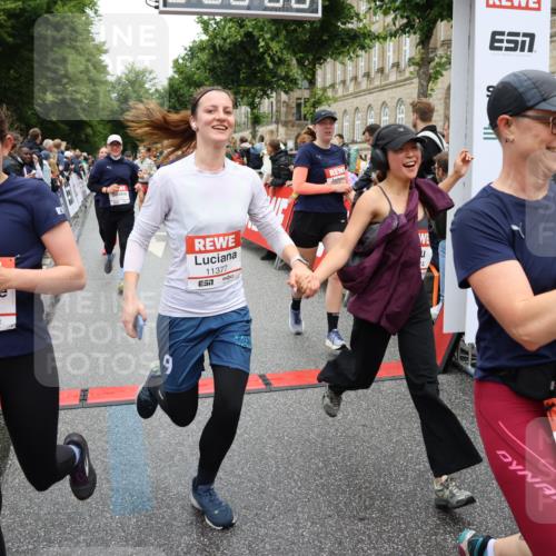 14.06.2026 - REWE Women's Run Strokosch-Dieckow http://msf.ph/oto/9785361 14.06.2026 10:03:49 Ziel 10017, 10268, 10375, 10483, 10528, 10529, 10551, 10683, 10724, 10750, 10798, 10898, 10931, 10938, 10953, 10983, 11115, 11158, 11243, 11254, 11288, 11310, 11377, 11397, 11531 meine-sportfotos.de