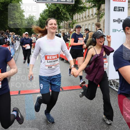 14.06.2026 - REWE Women's Run Strokosch-Dieckow http://msf.ph/oto/9785365 14.06.2026 10:03:49 Ziel 10017, 10268, 10375, 10483, 10528, 10529, 10551, 10683, 10724, 10750, 10798, 10898, 10931, 10938, 10953, 10983, 11115, 11158, 11243, 11254, 11288, 11310, 11377, 11397, 11531 meine-sportfotos.de