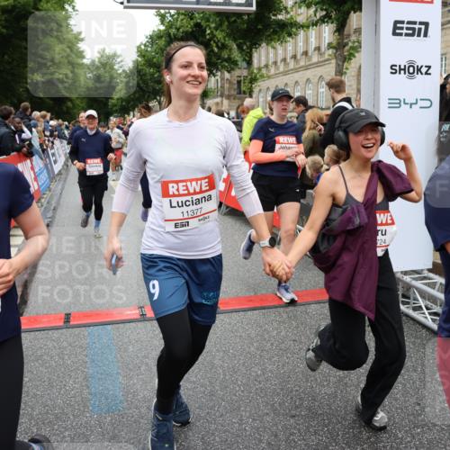 14.06.2026 - REWE Women's Run Strokosch-Dieckow http://msf.ph/oto/9785369 14.06.2026 10:03:49 Ziel 10017, 10268, 10375, 10483, 10528, 10529, 10551, 10683, 10724, 10750, 10798, 10898, 10931, 10938, 10953, 10983, 11115, 11158, 11243, 11254, 11288, 11310, 11377, 11397, 11531 meine-sportfotos.de