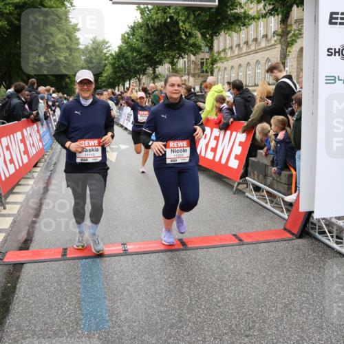 14.06.2026 - REWE Women's Run Strokosch-Dieckow http://msf.ph/oto/9785379 14.06.2026 10:03:50 Ziel 10017, 10268, 10375, 10483, 10528, 10529, 10551, 10683, 10724, 10750, 10798, 10898, 10931, 10938, 10953, 10983, 11006, 11115, 11158, 11243, 11254, 11288, 11310, 11377, 11397, 11402, 11531 meine-sportfotos.de