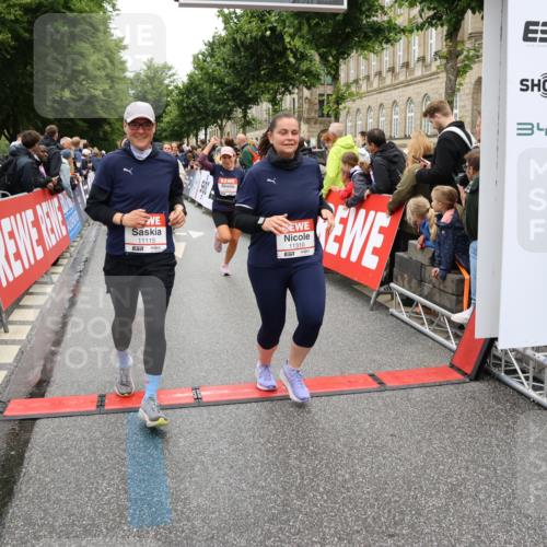 14.06.2026 - REWE Women's Run Strokosch-Dieckow http://msf.ph/oto/9785384 14.06.2026 10:03:51 Ziel 10017, 10268, 10375, 10483, 10528, 10529, 10551, 10683, 10724, 10750, 10798, 10898, 10931, 10953, 10983, 11006, 11115, 11158, 11243, 11254, 11288, 11310, 11377, 11397, 11402, 11442, 11531 meine-sportfotos.de