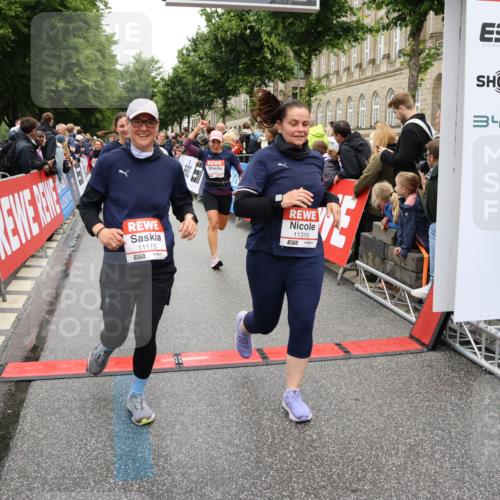 14.06.2026 - REWE Women's Run Strokosch-Dieckow http://msf.ph/oto/9785397 14.06.2026 10:03:51 Ziel 10017, 10268, 10375, 10483, 10528, 10529, 10551, 10683, 10724, 10750, 10798, 10898, 10931, 10953, 10983, 11006, 11115, 11158, 11243, 11254, 11288, 11310, 11377, 11397, 11402, 11442, 11531 meine-sportfotos.de
