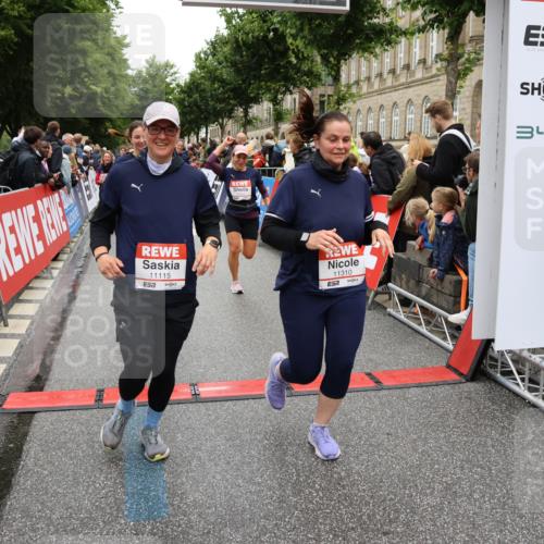 14.06.2026 - REWE Women's Run Strokosch-Dieckow http://msf.ph/oto/9785402 14.06.2026 10:03:51 Ziel 10017, 10268, 10375, 10483, 10528, 10529, 10551, 10683, 10724, 10750, 10798, 10898, 10931, 10953, 10983, 11006, 11115, 11158, 11243, 11254, 11288, 11310, 11377, 11397, 11402, 11442, 11531 meine-sportfotos.de