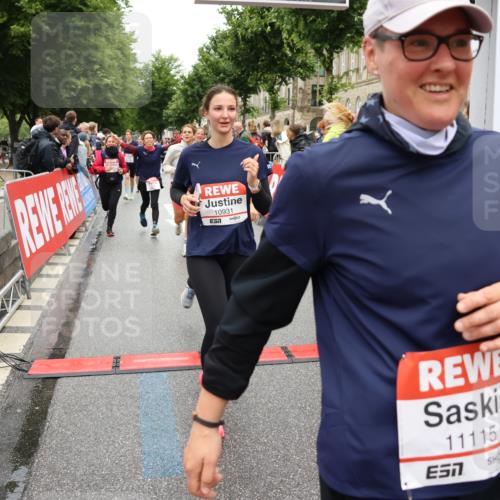 14.06.2026 - REWE Women's Run Strokosch-Dieckow http://msf.ph/oto/9785405 14.06.2026 10:03:52 Ziel 10017, 10268, 10375, 10441, 10483, 10528, 10529, 10551, 10683, 10724, 10750, 10798, 10898, 10931, 10953, 11006, 11115, 11158, 11243, 11254, 11288, 11310, 11377, 11397, 11402, 11442, 11531 meine-sportfotos.de