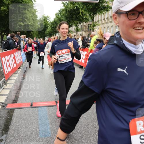 14.06.2026 - REWE Women's Run Strokosch-Dieckow http://msf.ph/oto/9785409 14.06.2026 10:03:52 Ziel 10017, 10268, 10375, 10441, 10483, 10528, 10529, 10551, 10683, 10724, 10750, 10798, 10898, 10931, 10953, 11006, 11115, 11158, 11243, 11254, 11288, 11310, 11377, 11397, 11402, 11442, 11531 meine-sportfotos.de