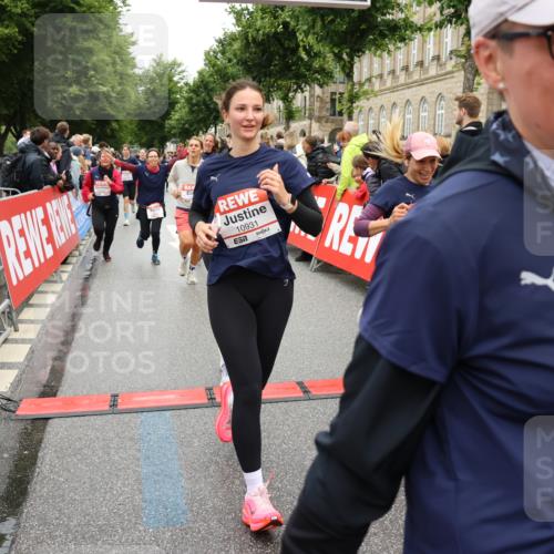 14.06.2026 - REWE Women's Run Strokosch-Dieckow http://msf.ph/oto/9785413 14.06.2026 10:03:52 Ziel 10017, 10268, 10375, 10441, 10483, 10528, 10529, 10551, 10683, 10724, 10750, 10798, 10898, 10931, 10953, 11006, 11115, 11158, 11243, 11254, 11288, 11310, 11377, 11397, 11402, 11442, 11531 meine-sportfotos.de