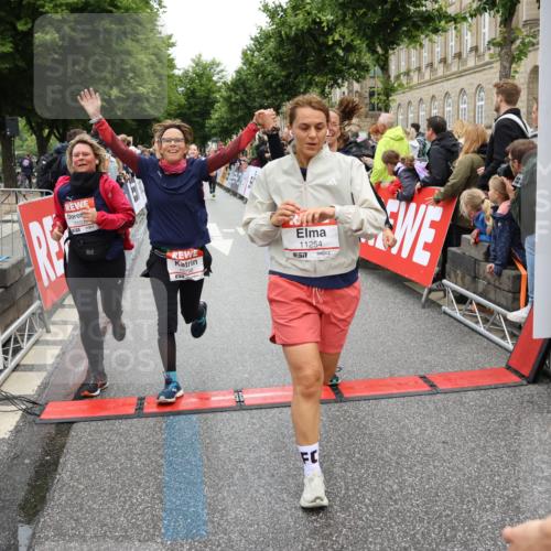 14.06.2026 - REWE Women's Run Strokosch-Dieckow http://msf.ph/oto/9785452 14.06.2026 10:03:54 Ziel 10011, 10013, 10017, 10268, 10375, 10441, 10528, 10529, 10551, 10683, 10724, 10750, 10798, 10898, 10931, 11006, 11115, 11243, 11254, 11288, 11310, 11377, 11397, 11402, 11442, 11531 meine-sportfotos.de