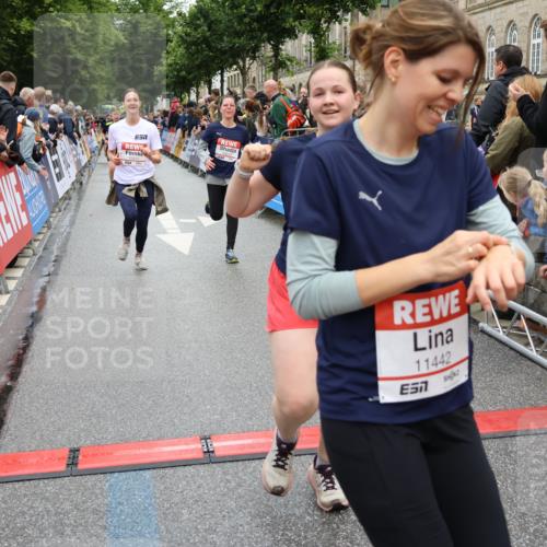 14.06.2026 - REWE Women's Run Strokosch-Dieckow http://msf.ph/oto/9785485 14.06.2026 10:03:57 Ziel 10011, 10013, 10017, 10441, 10551, 10683, 10798, 10931, 10996, 11006, 11115, 11254, 11310, 11402, 11442 meine-sportfotos.de