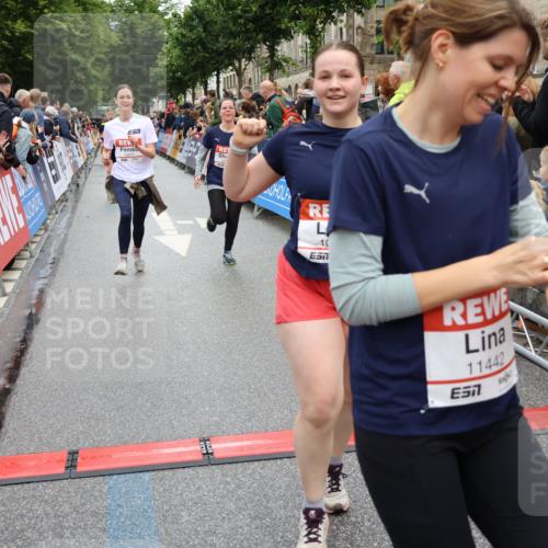 14.06.2026 - REWE Women's Run Strokosch-Dieckow http://msf.ph/oto/9785488 14.06.2026 10:03:57 Ziel 10011, 10013, 10017, 10441, 10551, 10683, 10798, 10931, 10996, 11006, 11115, 11254, 11310, 11402, 11442 meine-sportfotos.de