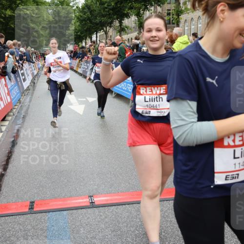 14.06.2026 - REWE Women's Run Strokosch-Dieckow http://msf.ph/oto/9785492 14.06.2026 10:03:57 Ziel 10011, 10013, 10017, 10441, 10551, 10683, 10798, 10931, 10996, 11006, 11115, 11254, 11310, 11402, 11442 meine-sportfotos.de