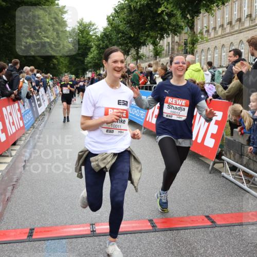 14.06.2026 - REWE Women's Run Strokosch-Dieckow http://msf.ph/oto/9785501 14.06.2026 10:03:58 Ziel 10011, 10013, 10017, 10441, 10551, 10798, 10931, 10996, 11006, 11115, 11254, 11310, 11402, 11442 meine-sportfotos.de
