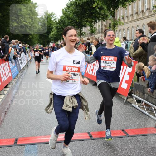 14.06.2026 - REWE Women's Run Strokosch-Dieckow http://msf.ph/oto/9785506 14.06.2026 10:03:58 Ziel 10011, 10013, 10017, 10441, 10551, 10798, 10931, 10996, 11006, 11115, 11254, 11310, 11402, 11442 meine-sportfotos.de