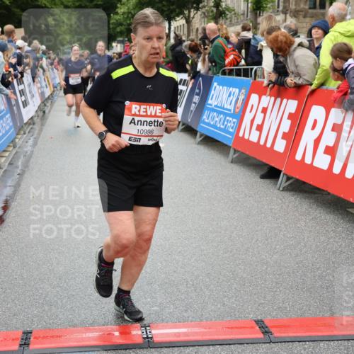 14.06.2026 - REWE Women's Run Strokosch-Dieckow http://msf.ph/oto/9785525 14.06.2026 10:04:02 Ziel 10011, 10013, 10368, 10441, 10603, 10996, 11006, 11080, 11402, 11442 meine-sportfotos.de