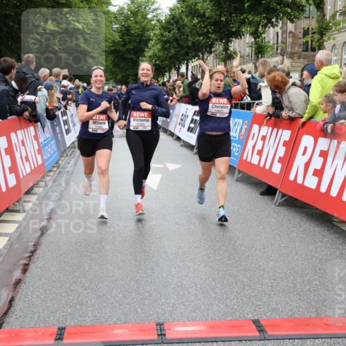 14.06.2026 - REWE Women's Run Strokosch-Dieckow http://msf.ph/oto/9785530 14.06.2026 10:04:04 Ziel 10011, 10013, 10301, 10368, 10441, 10603, 10996, 11080 meine-sportfotos.de