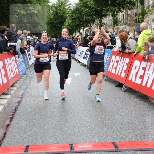 14.06.2026 - REWE Women's Run Strokosch-Dieckow http://msf.ph/oto/9785535 14.06.2026 10:04:04 Ziel 10011, 10013, 10301, 10368, 10441, 10603, 10996, 11080 meine-sportfotos.de