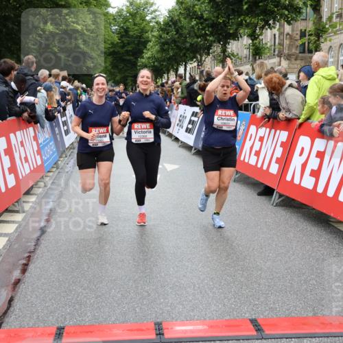 14.06.2026 - REWE Women's Run Strokosch-Dieckow http://msf.ph/oto/9785540 14.06.2026 10:04:04 Ziel 10011, 10013, 10301, 10368, 10441, 10603, 10996, 11080 meine-sportfotos.de