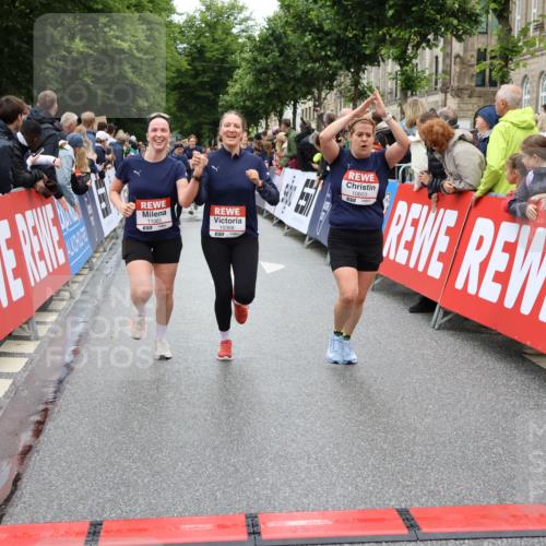 14.06.2026 - REWE Women's Run Strokosch-Dieckow http://msf.ph/oto/9785544 14.06.2026 10:04:04 Ziel 10011, 10013, 10301, 10368, 10441, 10603, 10996, 11080 meine-sportfotos.de