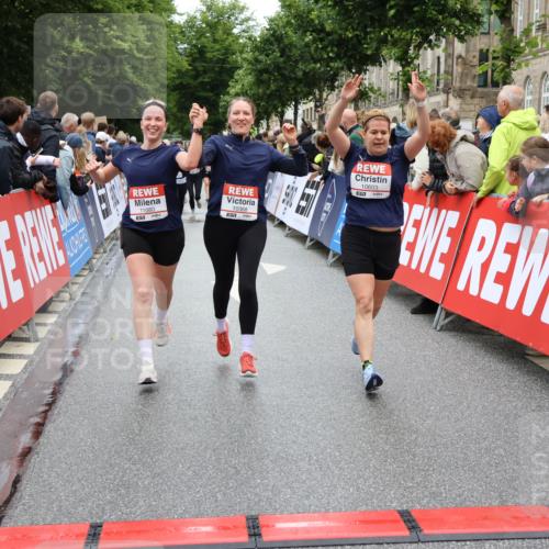 14.06.2026 - REWE Women's Run Strokosch-Dieckow http://msf.ph/oto/9785555 14.06.2026 10:04:05 Ziel 10011, 10013, 10301, 10368, 10415, 10603, 10900, 10996, 11080 meine-sportfotos.de
