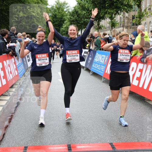 14.06.2026 - REWE Women's Run Strokosch-Dieckow http://msf.ph/oto/9785584 14.06.2026 10:04:05 Ziel 10011, 10013, 10301, 10368, 10415, 10603, 10900, 10996, 11080 meine-sportfotos.de
