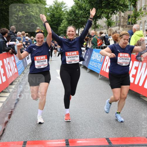 14.06.2026 - REWE Women's Run Strokosch-Dieckow http://msf.ph/oto/9785588 14.06.2026 10:04:05 Ziel 10011, 10013, 10301, 10368, 10415, 10603, 10900, 10996, 11080 meine-sportfotos.de