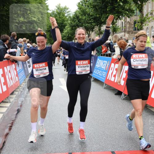 14.06.2026 - REWE Women's Run Strokosch-Dieckow http://msf.ph/oto/9785602 14.06.2026 10:04:05 Ziel 10011, 10013, 10301, 10368, 10415, 10603, 10900, 10996, 11080 meine-sportfotos.de
