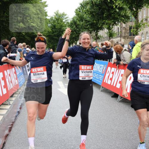 14.06.2026 - REWE Women's Run Strokosch-Dieckow http://msf.ph/oto/9785611 14.06.2026 10:04:05 Ziel 10011, 10013, 10301, 10368, 10415, 10603, 10900, 10996, 11080 meine-sportfotos.de